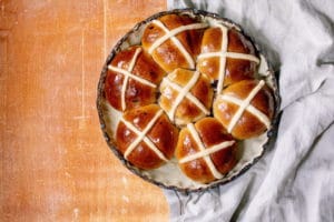 homemade-easter-traditional-hot-cross-buns-ceramic-dish