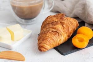 fresh-croissant-with-apricots