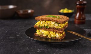 sandwich-with-vegan-egg-salad