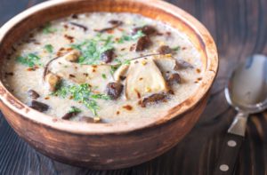 portion-creamy-mushroom-soup_165536-5498
